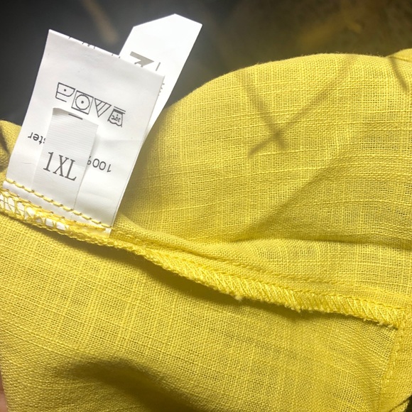 SOLD! Cold Shoulder Top - Picture 3 of 3